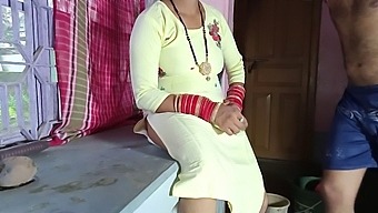 Indian Housewife Malkin Ki Jawan Caught On Hidden Camera Fucking Her Babysitter In The Kitchen