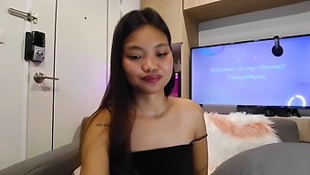 Abigail2634 Reveals Her Wet Pussy On Webcam